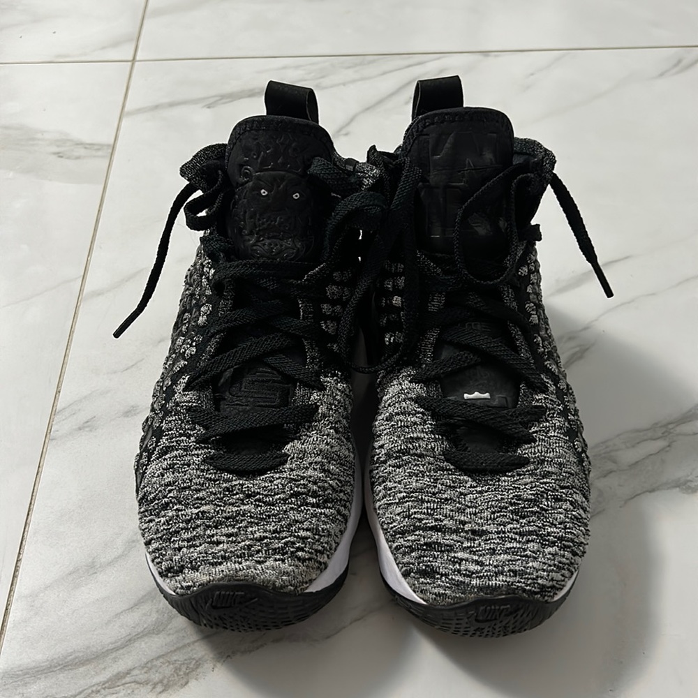 NIKE BIG KID'S LEBRON 17 GS (PRE-OWNED) SIZE 6Y